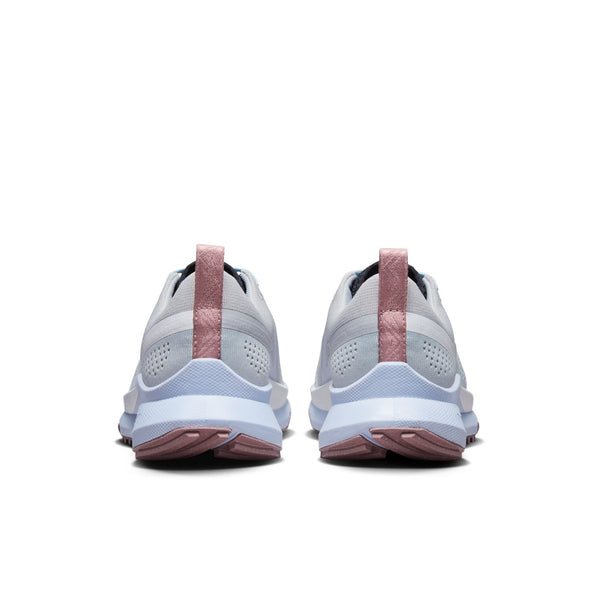 Nike Womens Pegasus Trail 4 (Light Smoke/White-Black)