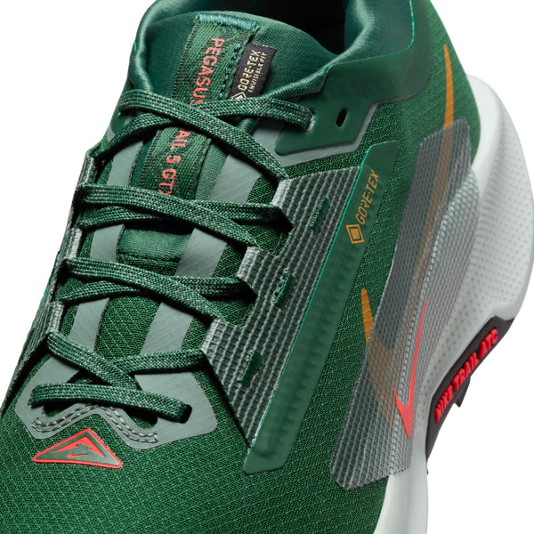 Nike Mens Pegasus Trail 5 GTX (Fir/Bright Crimson-Clay Green)