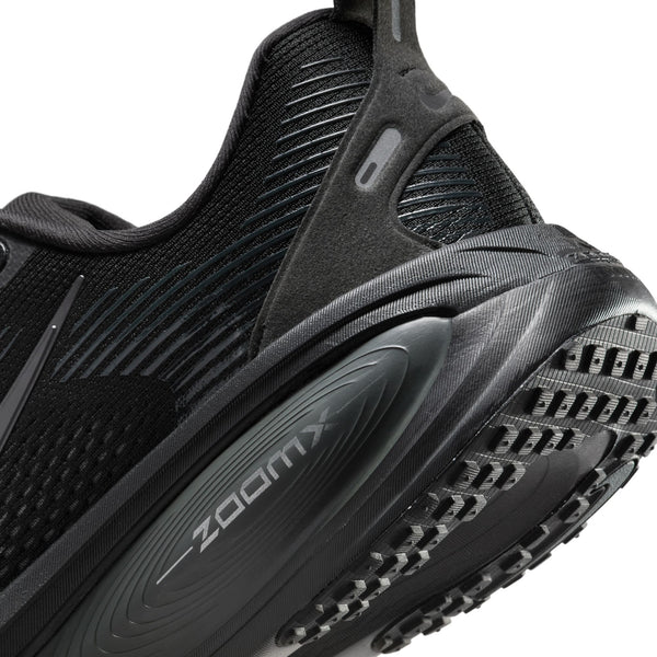 Nike Womens Vomero 18 (Black/Black-DK Smoke Grey)