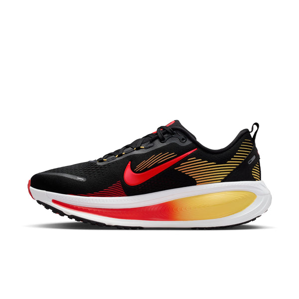 Nike Mens Vomero 18 (Black/Light Crimson/Topaz Gold/Bright Crimson)