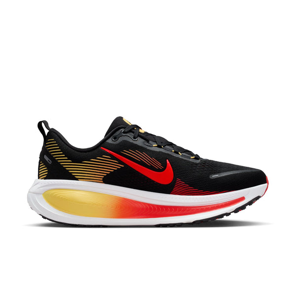 Nike Mens Vomero 18 (Black/Light Crimson/Topaz Gold/Bright Crimson)