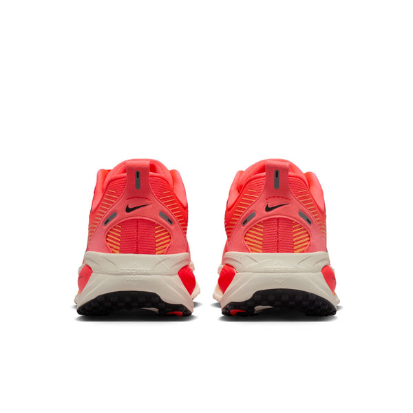Nike Womens Vomero 18 (Hot Lave/Black-Chalk)