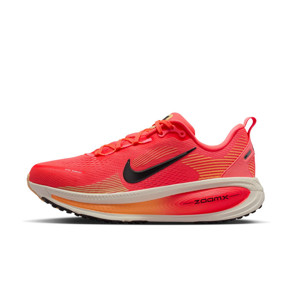 Nike Womens Vomero 18 (Hot Lave/Black-Chalk)