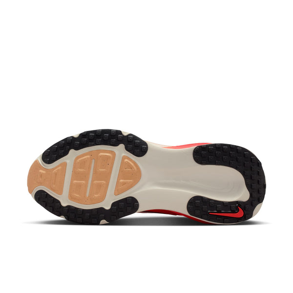 Nike Womens Vomero 18 (Hot Lave/Black-Chalk)