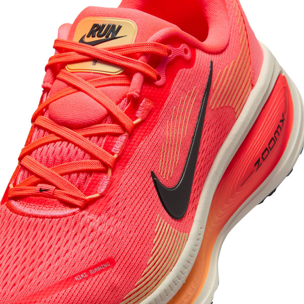 Nike Womens Vomero 18 (Hot Lave/Black-Chalk)