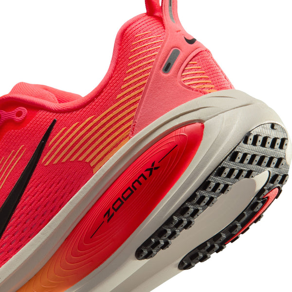 Nike Womens Vomero 18 (Hot Lave/Black-Chalk)