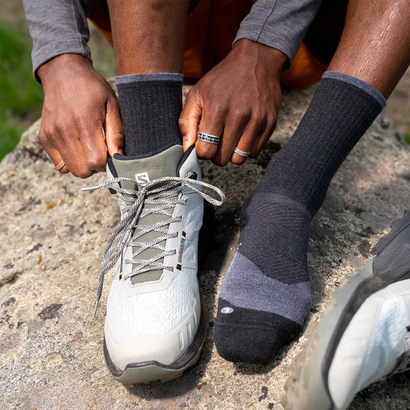 Feetures Trail Max Cushion Mini Crew Socks (Charcoal)