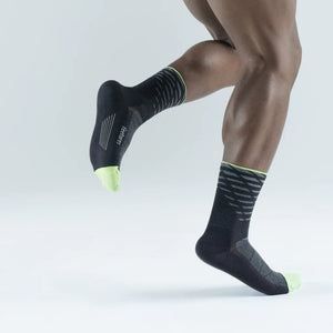 Feetures Elite Light Cushion Mini Crew Length (Tempo Black)