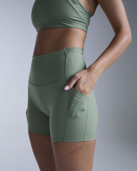 2XU Womens Form Stash Hi-Rise 4'' Short (Fern/Fern)