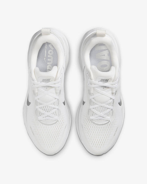 Nike Womens Vomero 18 (White/Photon Dust/Summit White/Metallic Silver)