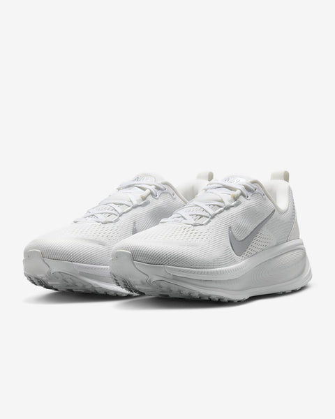 Nike Womens Vomero 18 (White/Photon Dust/Summit White/Metallic Silver)